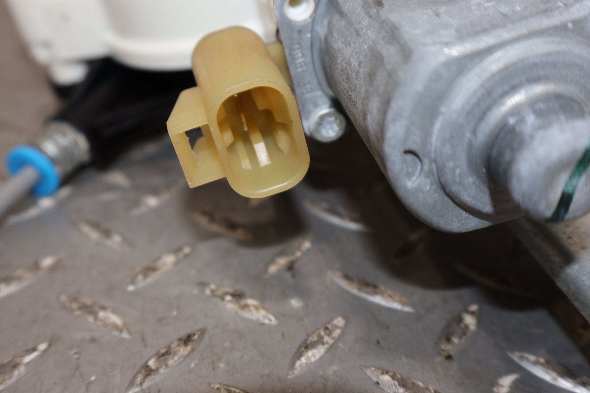 2011 Chevrolet Avalanche- SIDE/REAR/CARGO REGULATOR