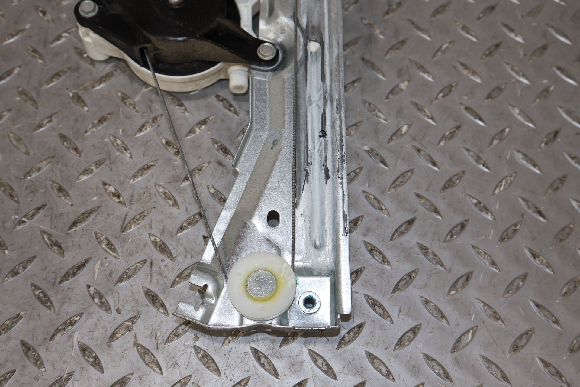 2011 Chevrolet Avalanche- SIDE/REAR/CARGO REGULATOR