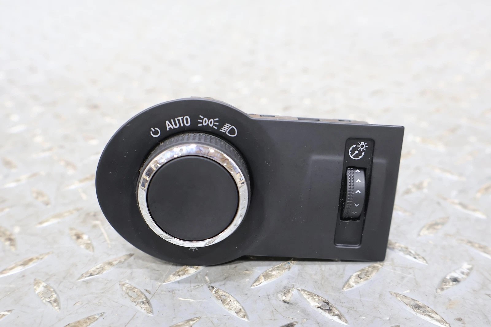 2011 Chevrolet Camaro- Headlight Switch