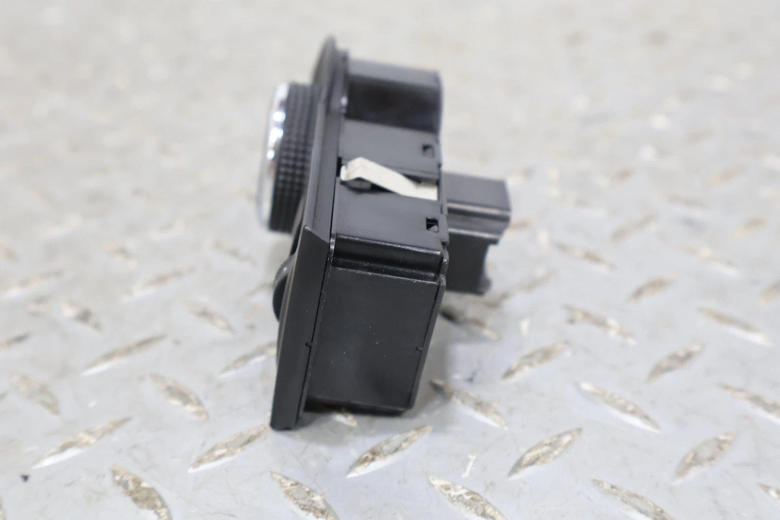 2011 Chevrolet Camaro- Headlight Switch