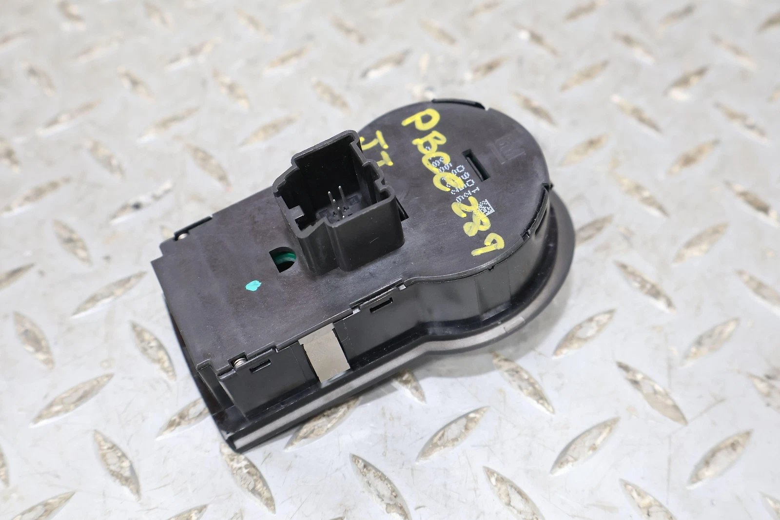 2011 Chevrolet Camaro- Headlight Switch