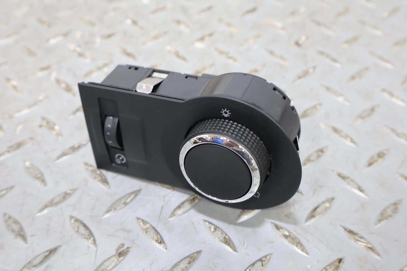 2011 Chevrolet Camaro- Headlight Switch