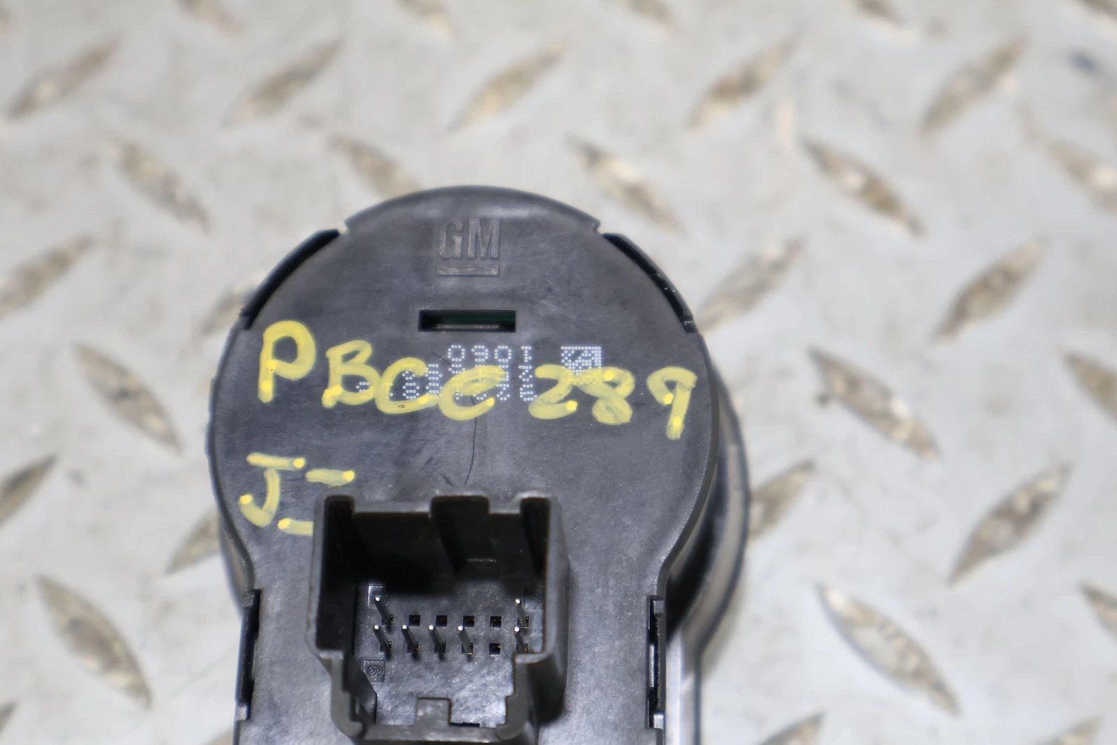 2011 Chevrolet Camaro- Headlight Switch