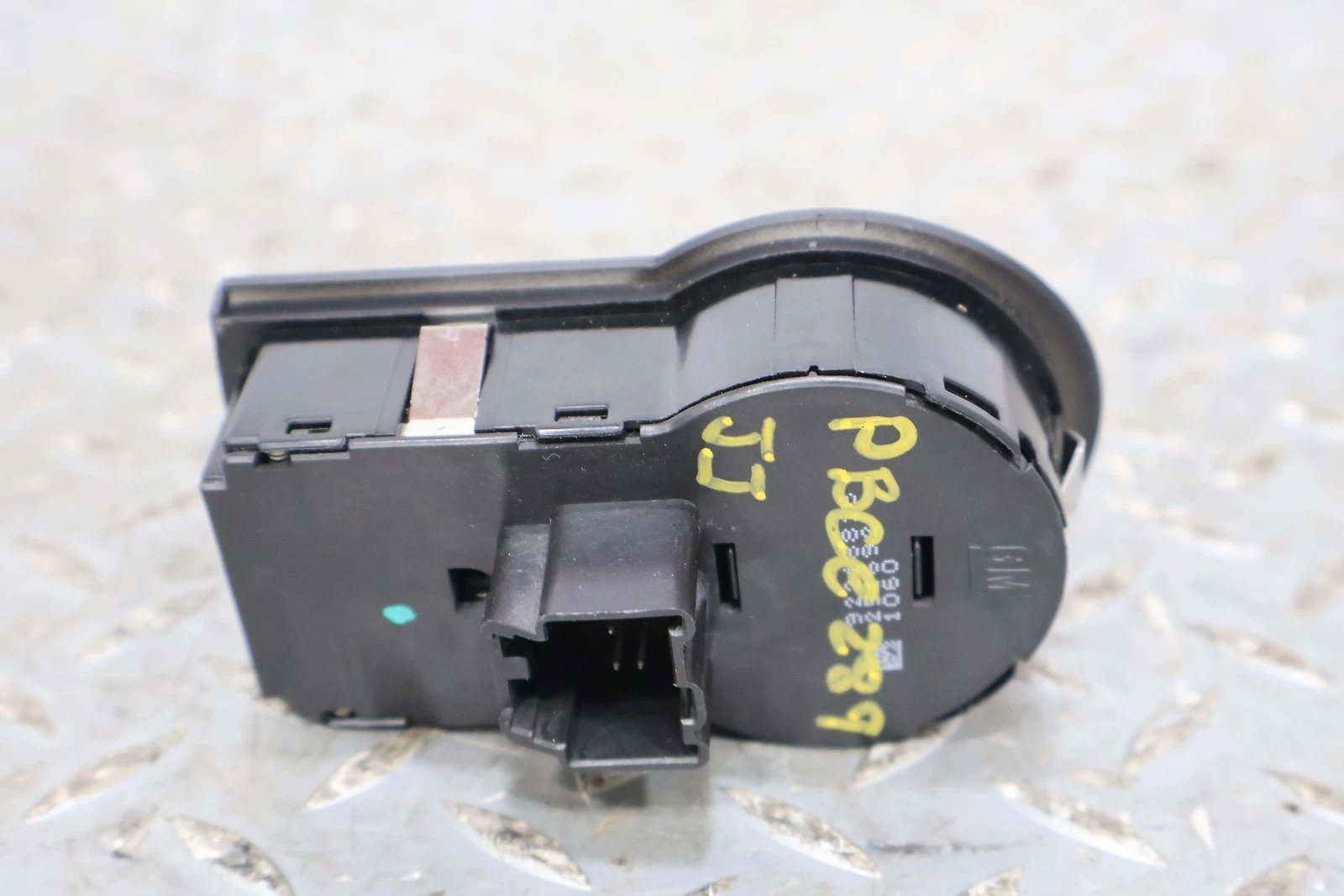 2011 Chevrolet Camaro- Headlight Switch