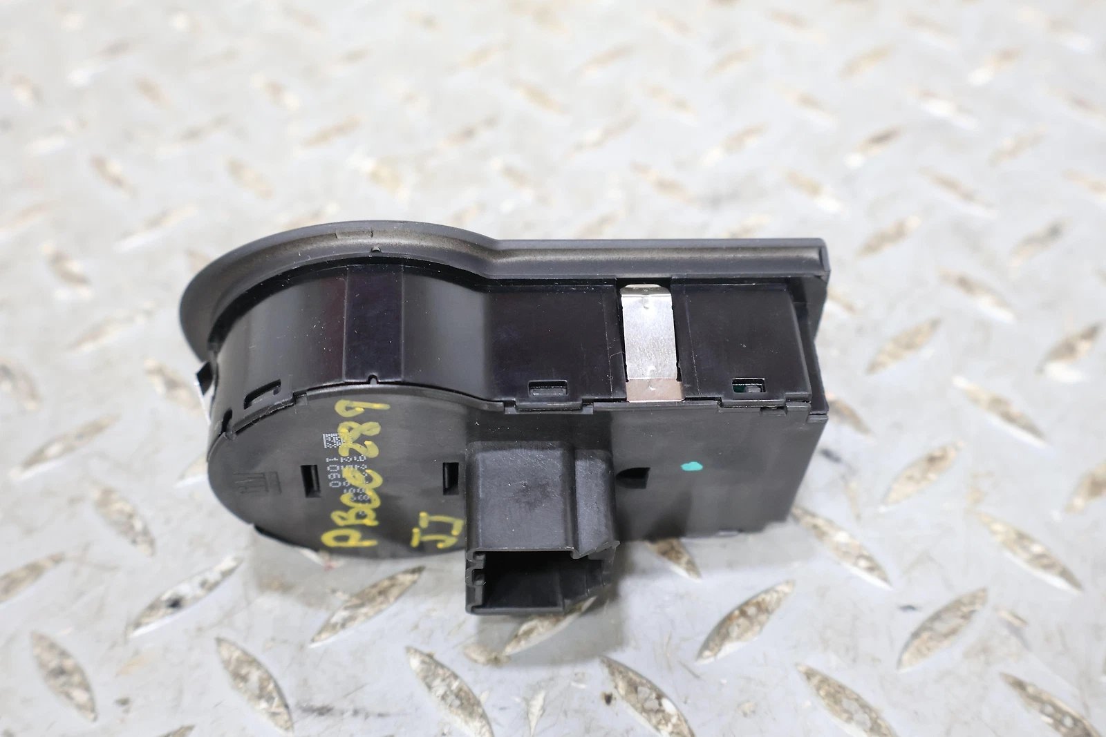 2011 Chevrolet Camaro- Headlight Switch