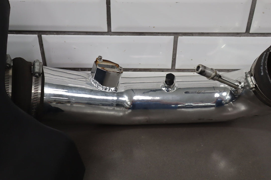 2011 Ford Mustang Aftermarket K & N Air Cleaner/Box