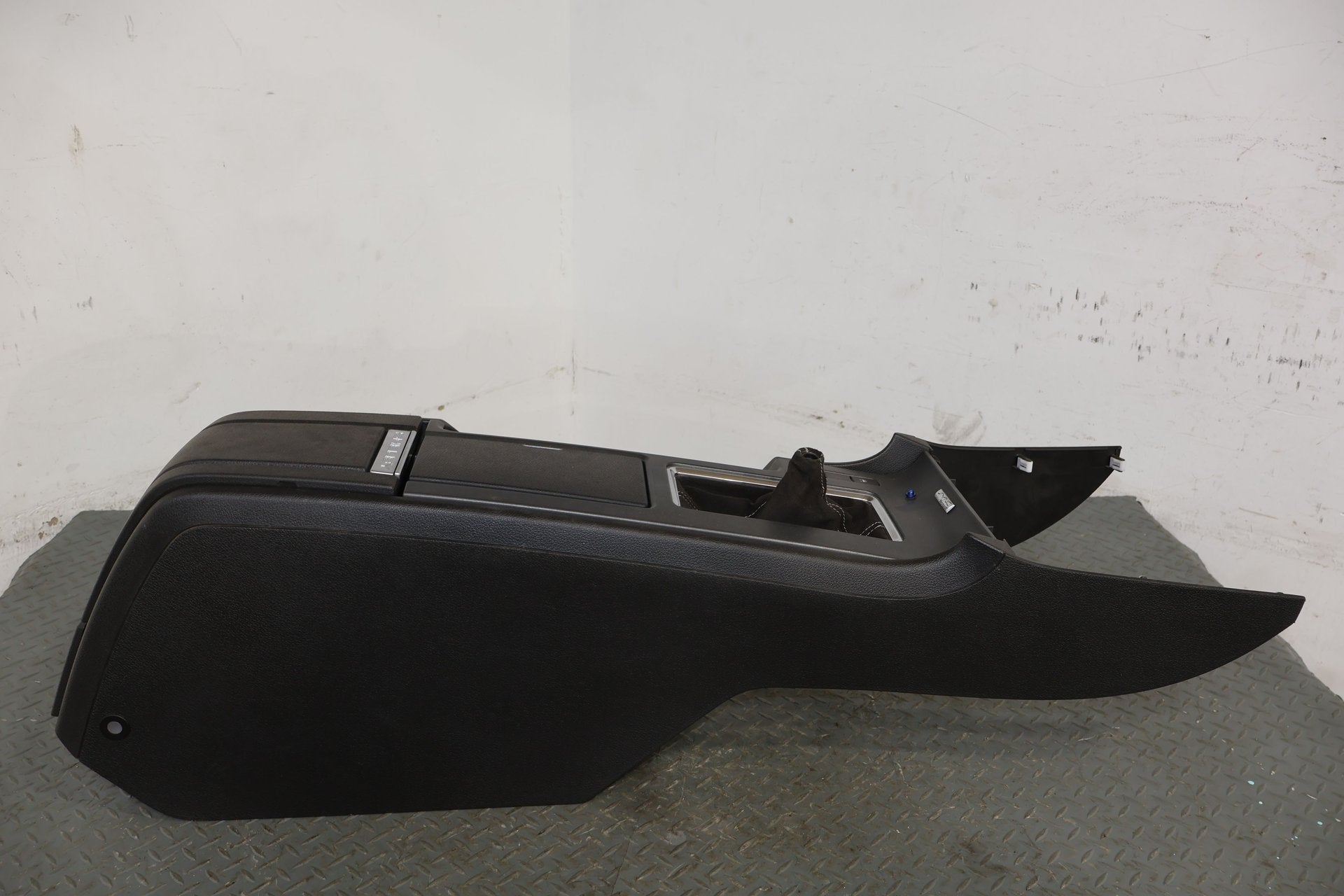 2011 Ford Mustang- Front Console