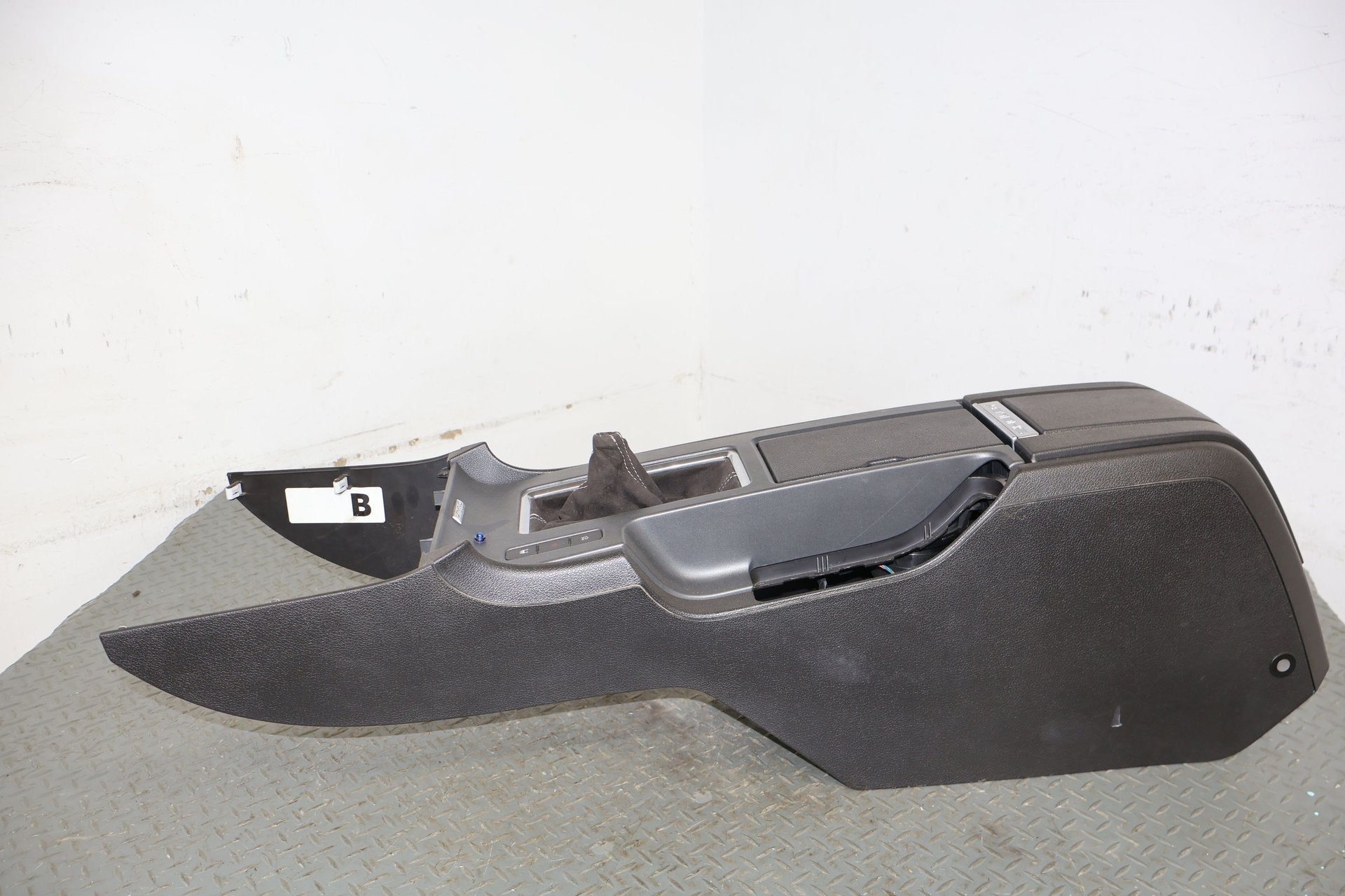 2011 Ford Mustang- Front Console