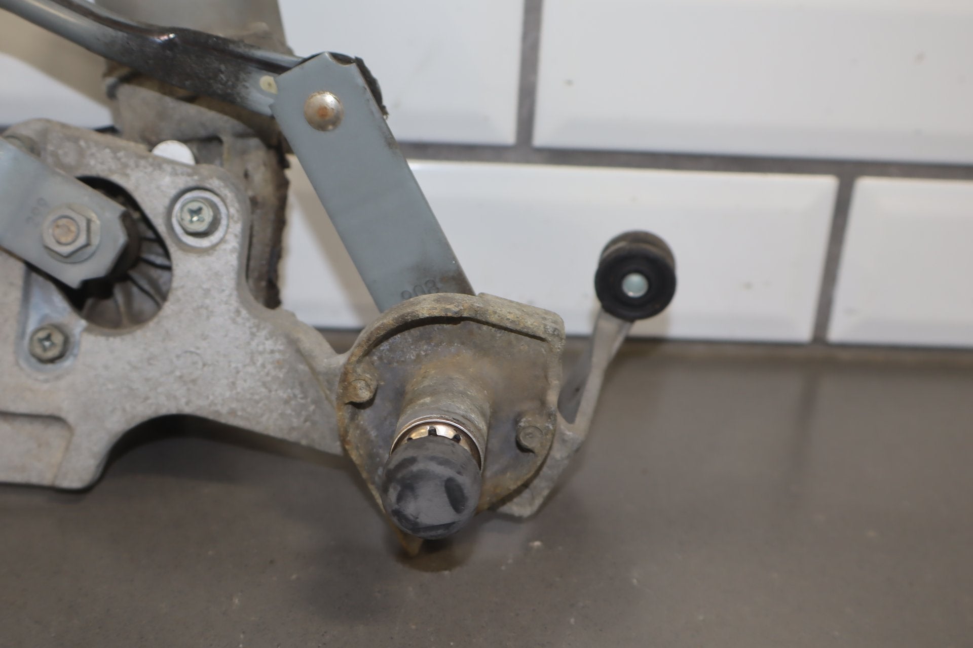 2011 Honda Fit Front Wiper Motor OEM