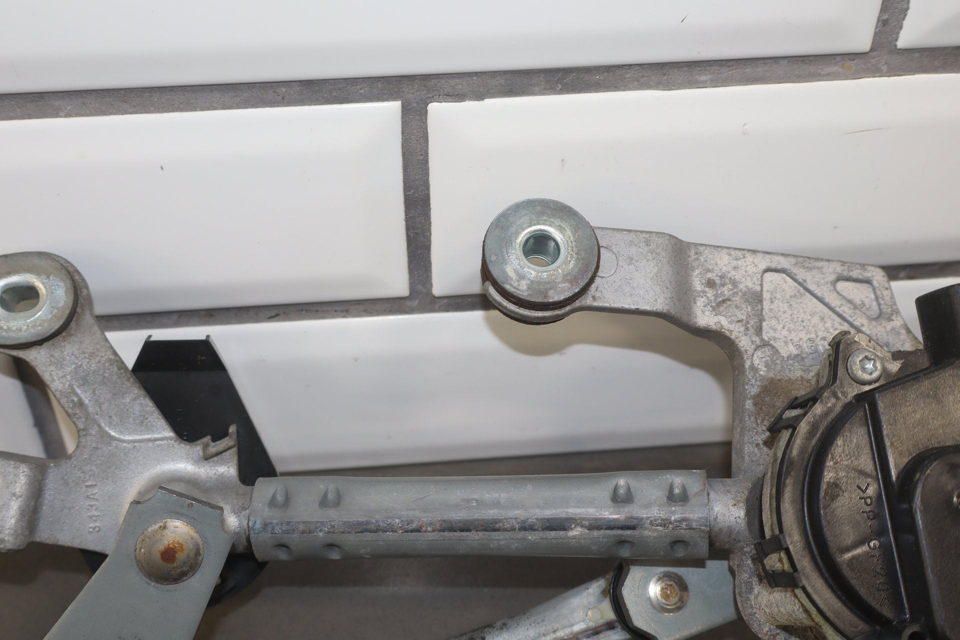2011 Honda Fit Front Wiper Motor OEM