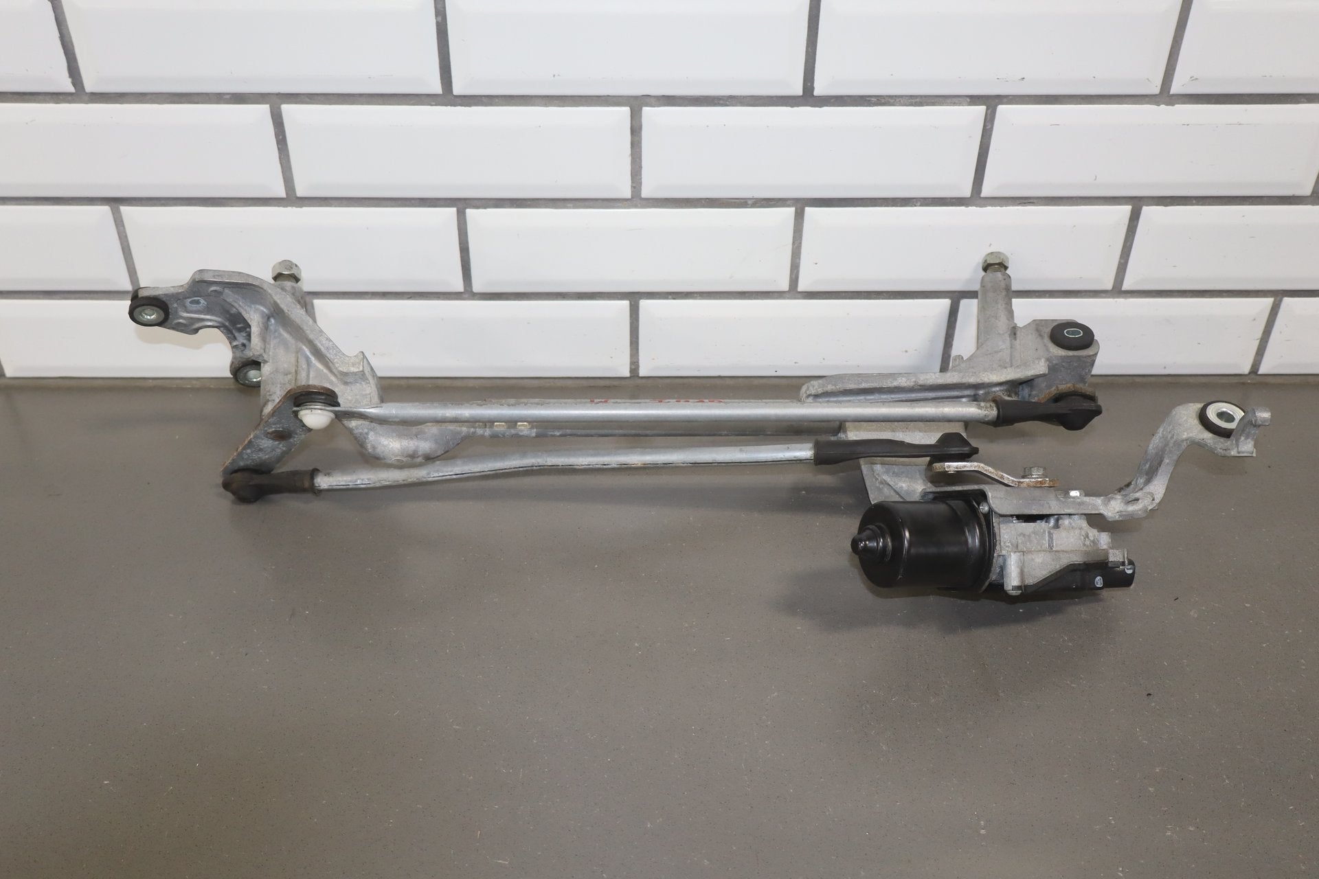 2012-2014 Mitsubishi i-MiEV Front Wiper Motor OEM