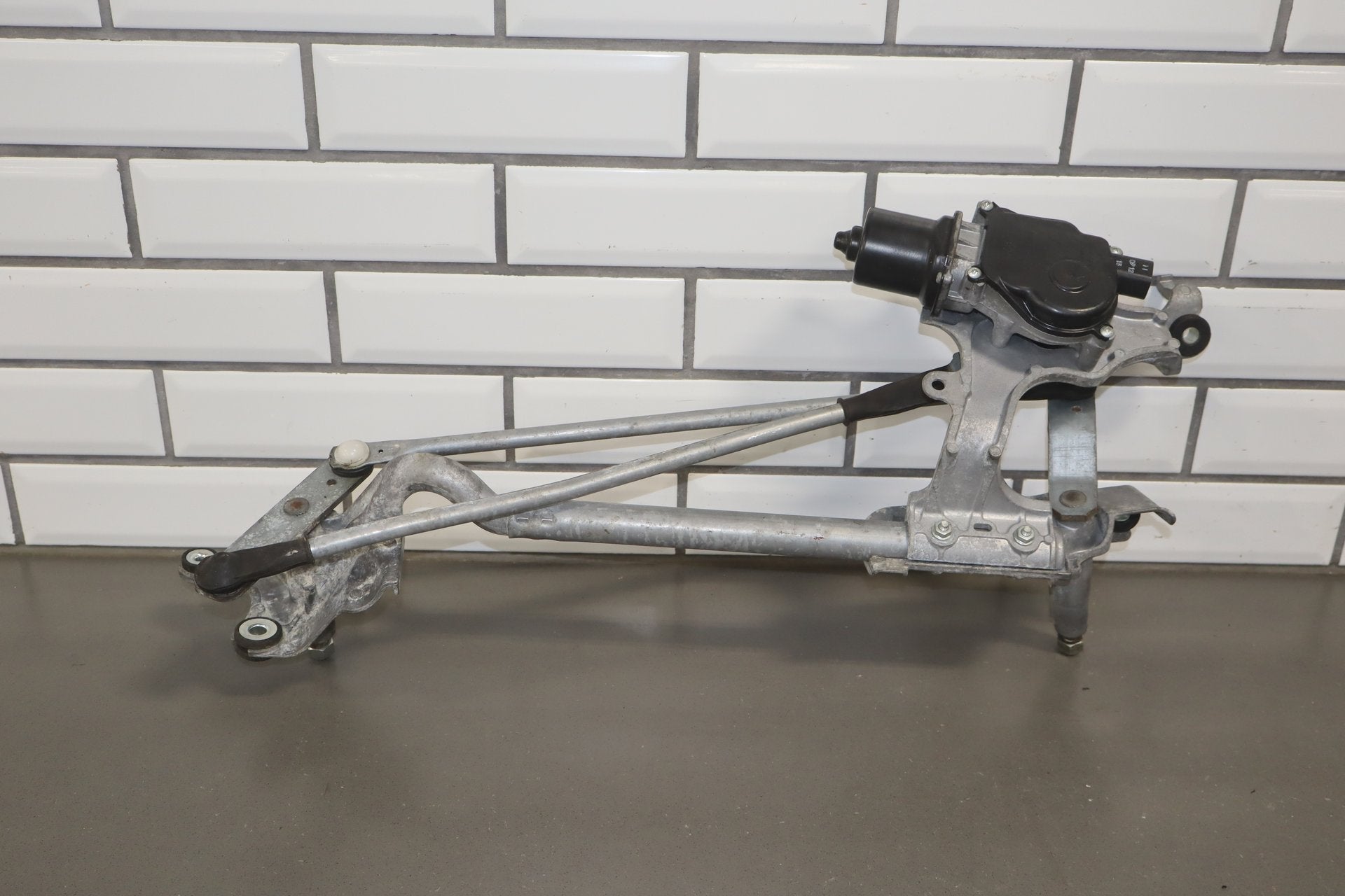 2012-2014 Mitsubishi i-MiEV Front Wiper Motor OEM