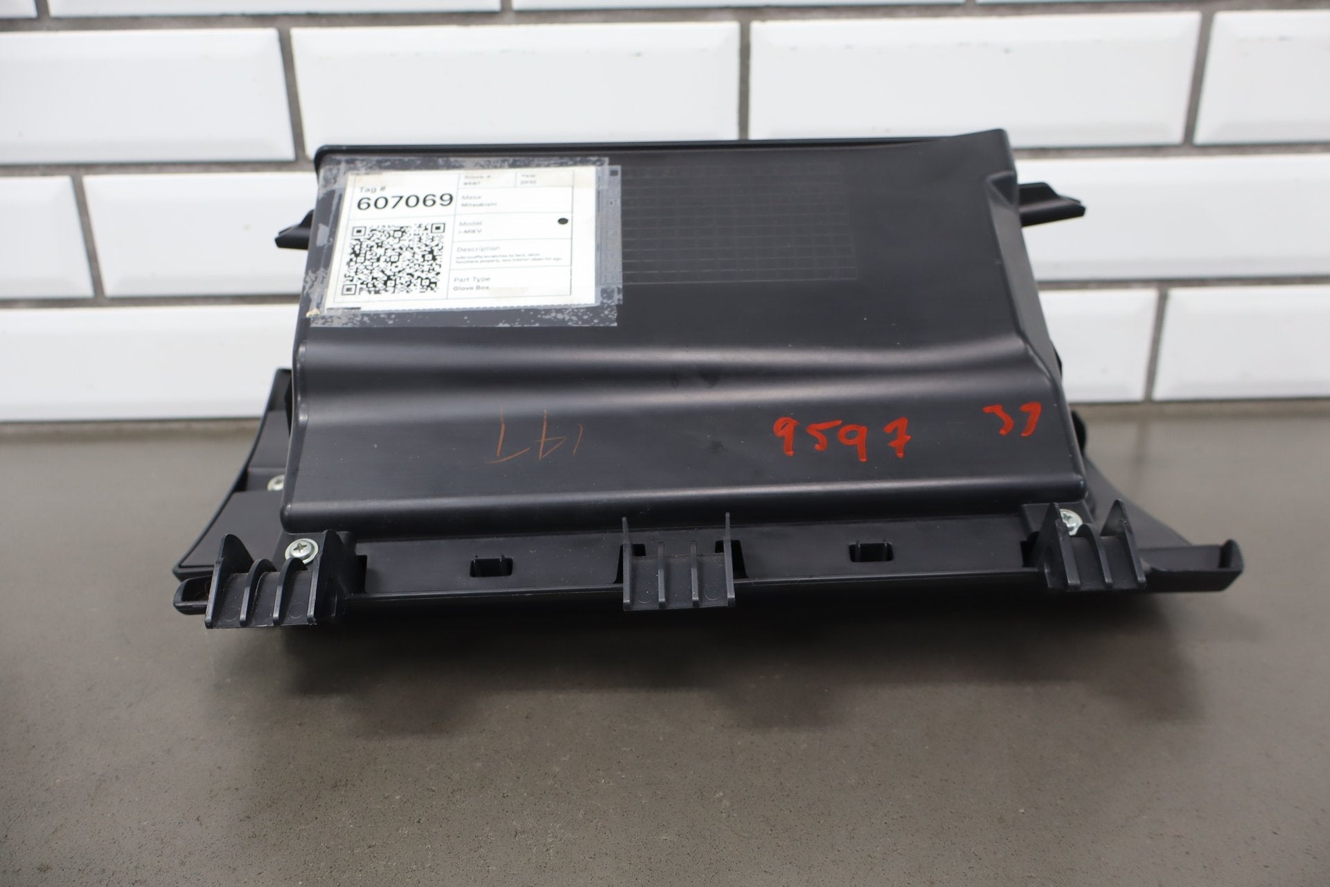 2012-2014 Mitsubishi i-MiEV- Glove Box