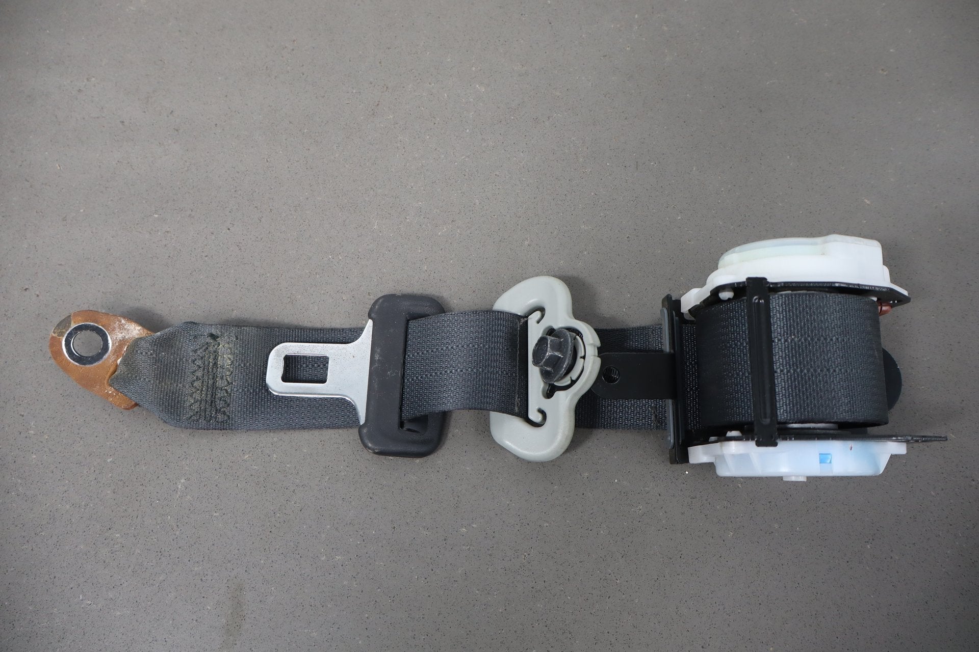 2012-2014 Mitsubishi i-MiEV- Left Rear Seat Belt