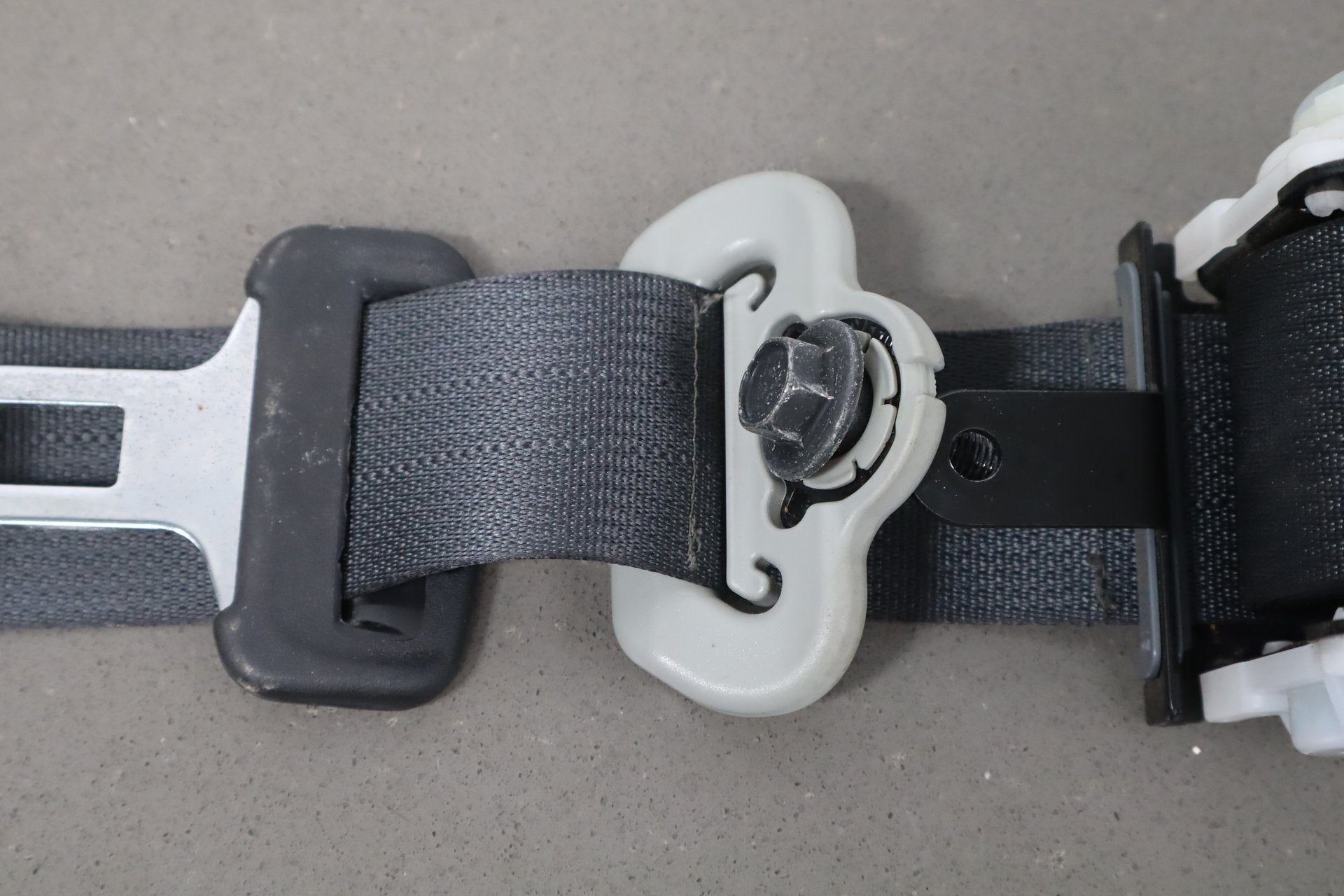 2012-2014 Mitsubishi i-MiEV- Left Rear Seat Belt