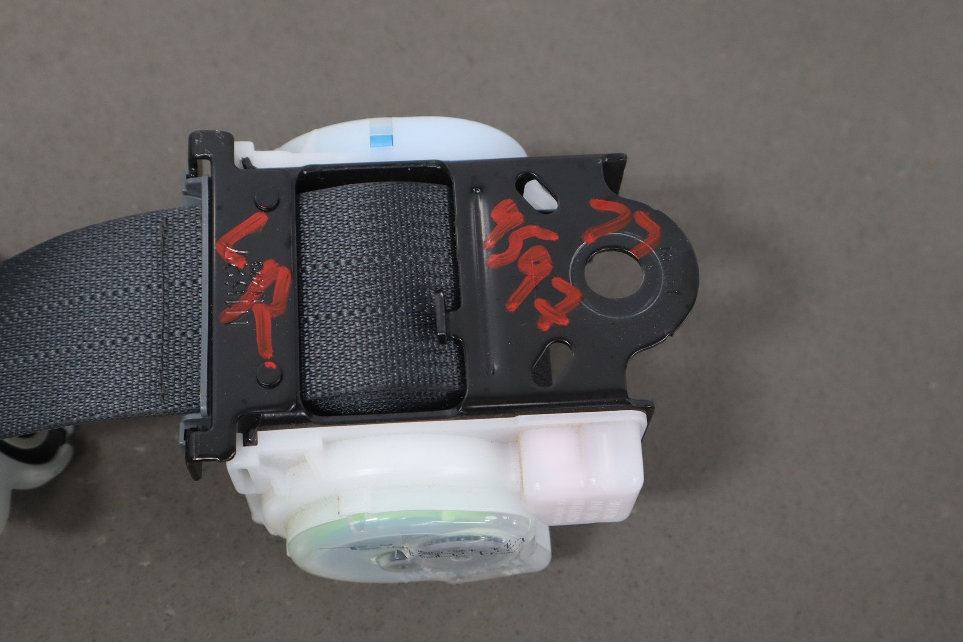 2012-2014 Mitsubishi i-MiEV- Left Rear Seat Belt
