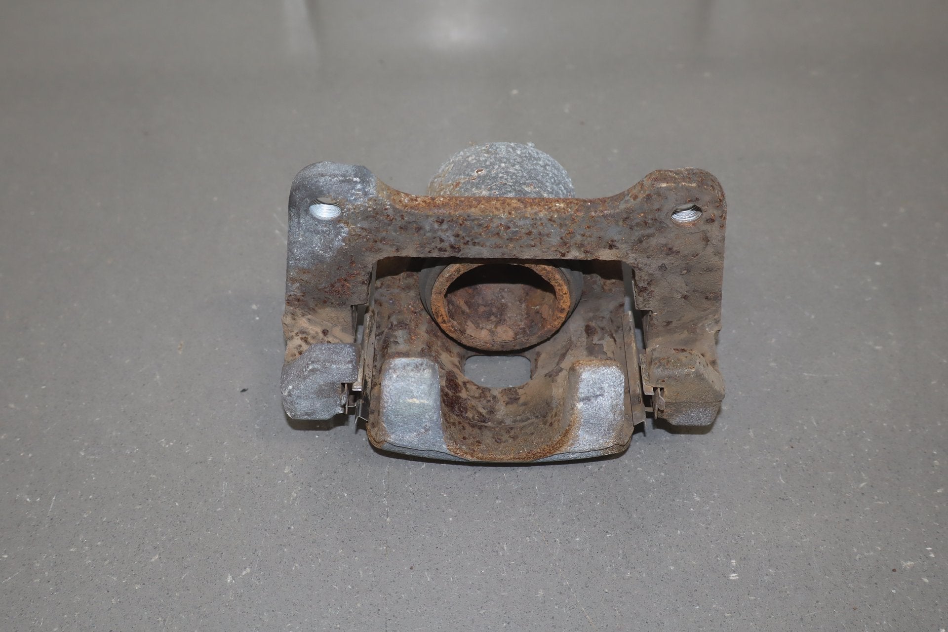 2012-2014 Mitsubishi i-MiEV Pair- Front Calipers OEM