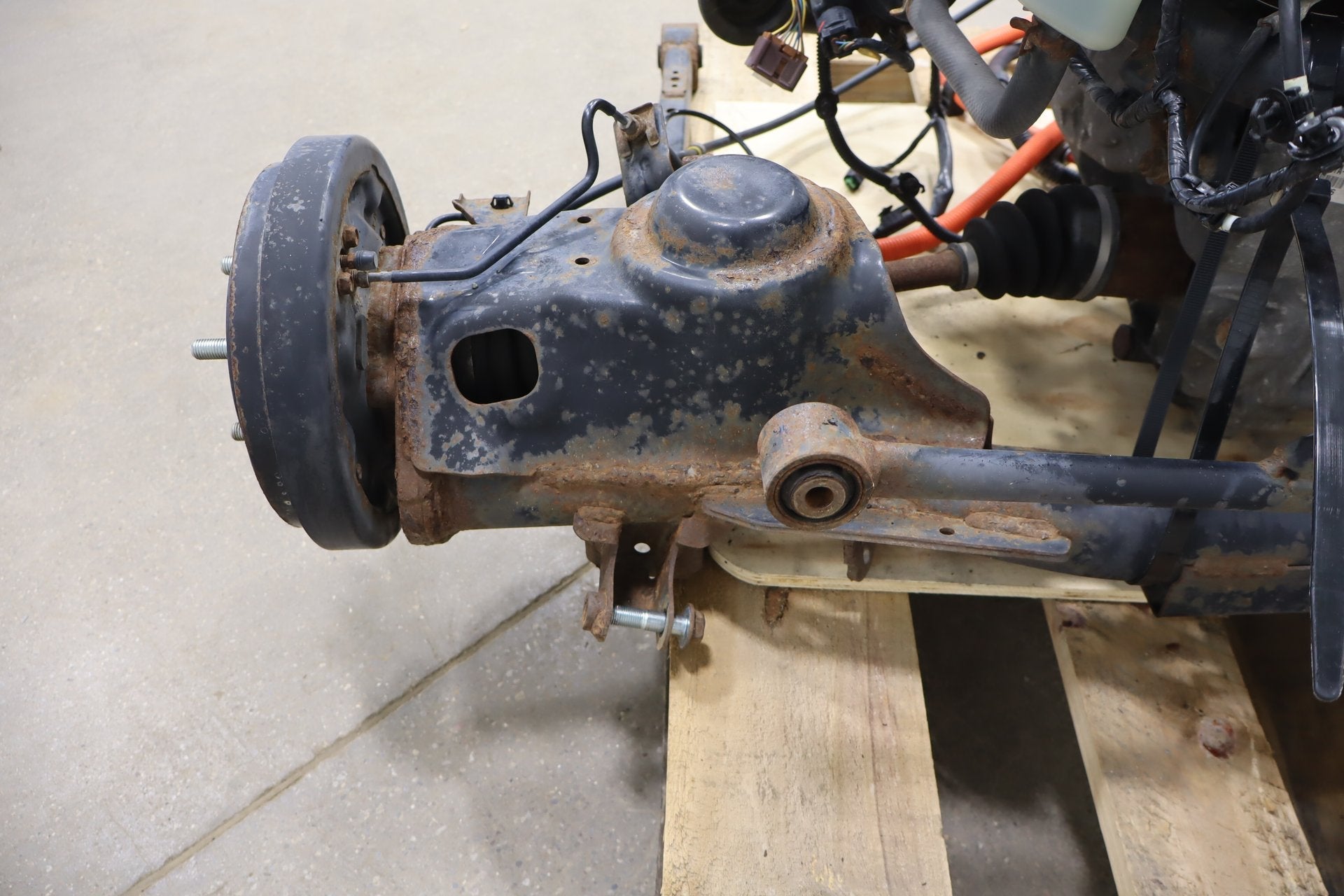 2012-2014 Mitsubishi i-MiEV Rear Drive Unit Electric Motor &amp; Suspension Dropout