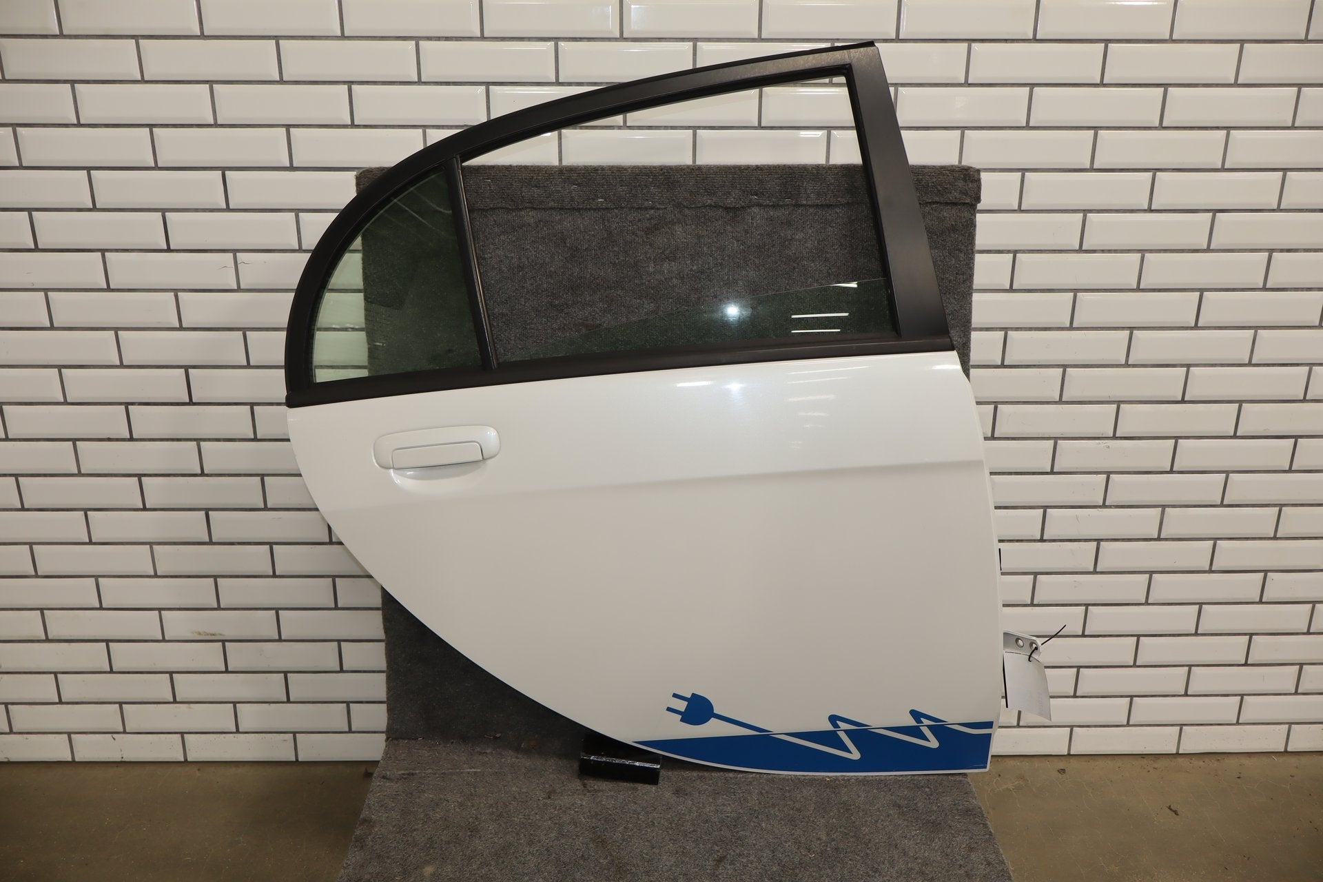 2012-2014 Mitsubishi i-MiEV Right Rear Door Diamond White Pearl ( W13 )