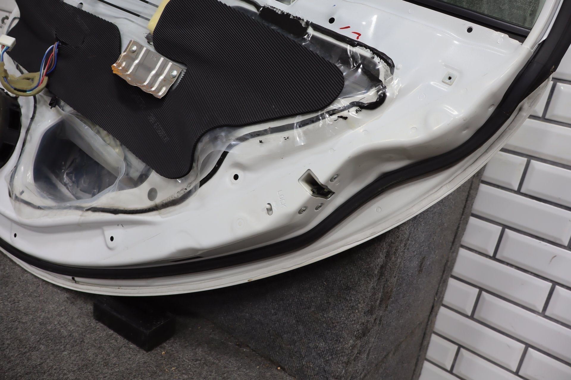 2012-2014 Mitsubishi i-MiEV Right Rear Door Diamond White Pearl ( W13 )