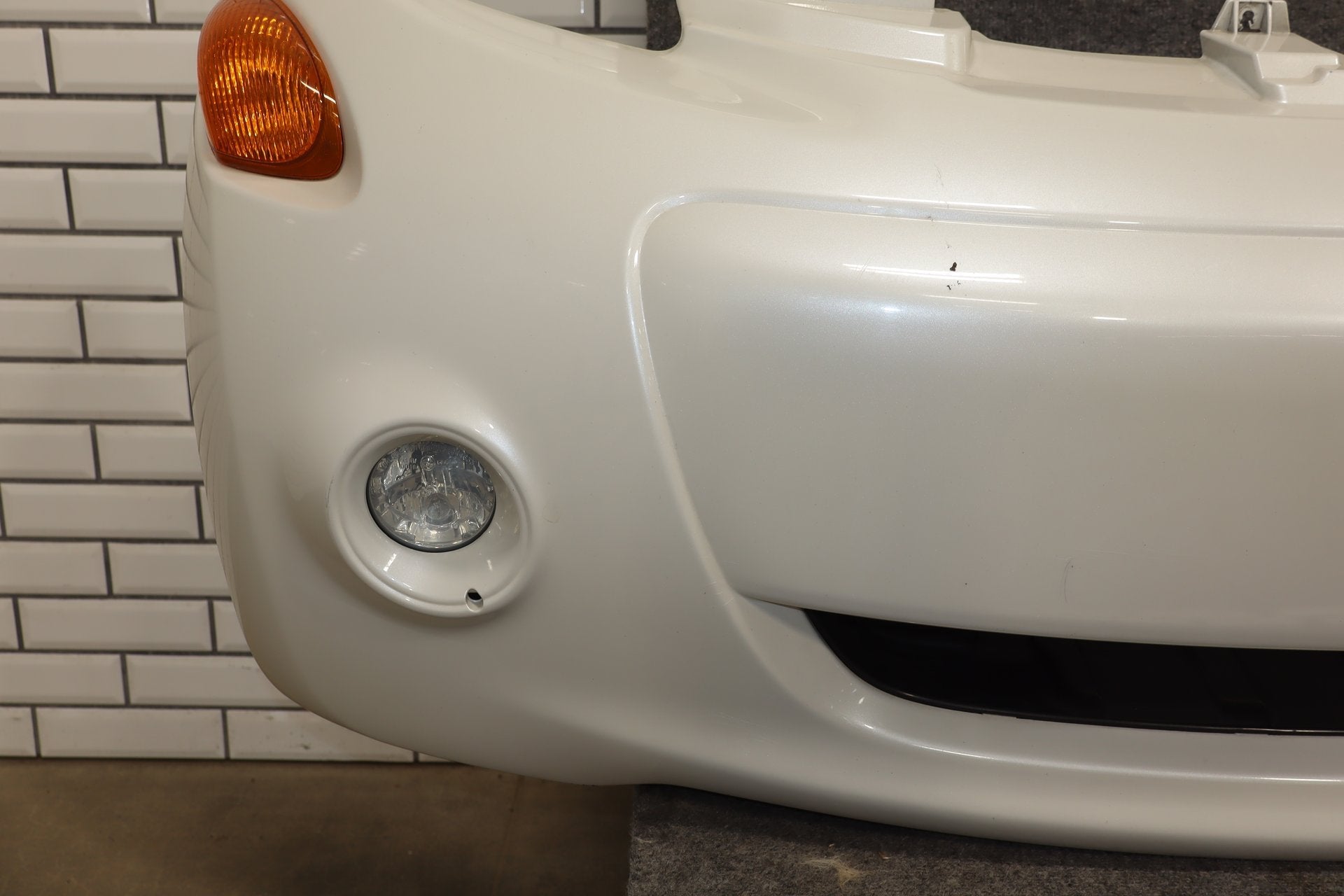 2012-2014 Mitsubishi i-MiEV SE Front Bumper Diamond White Pearl W13