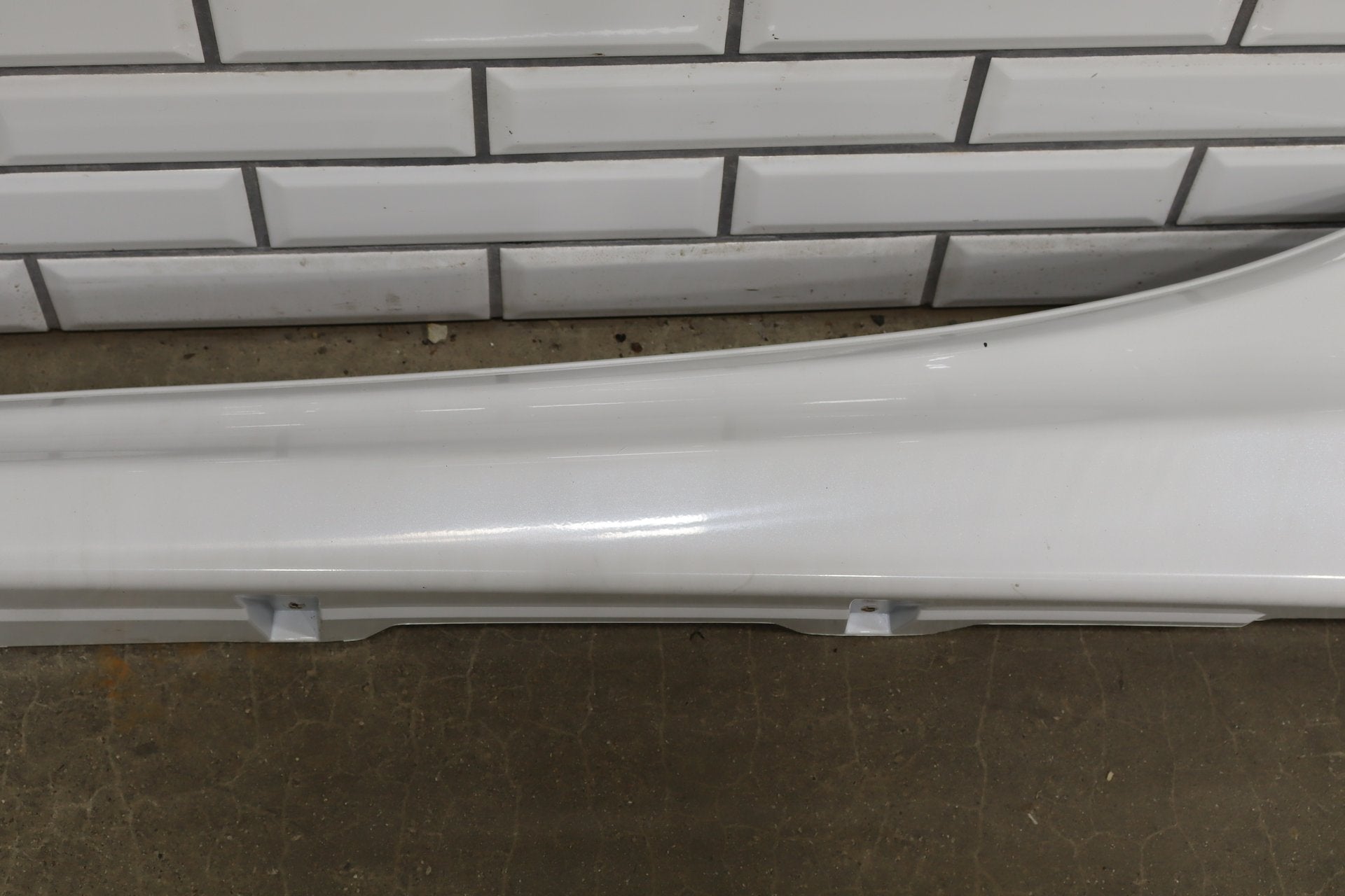 2012-2014 Mitsubishi i-MiEV SE Left Rocker Molding Diamond White Pearl W13