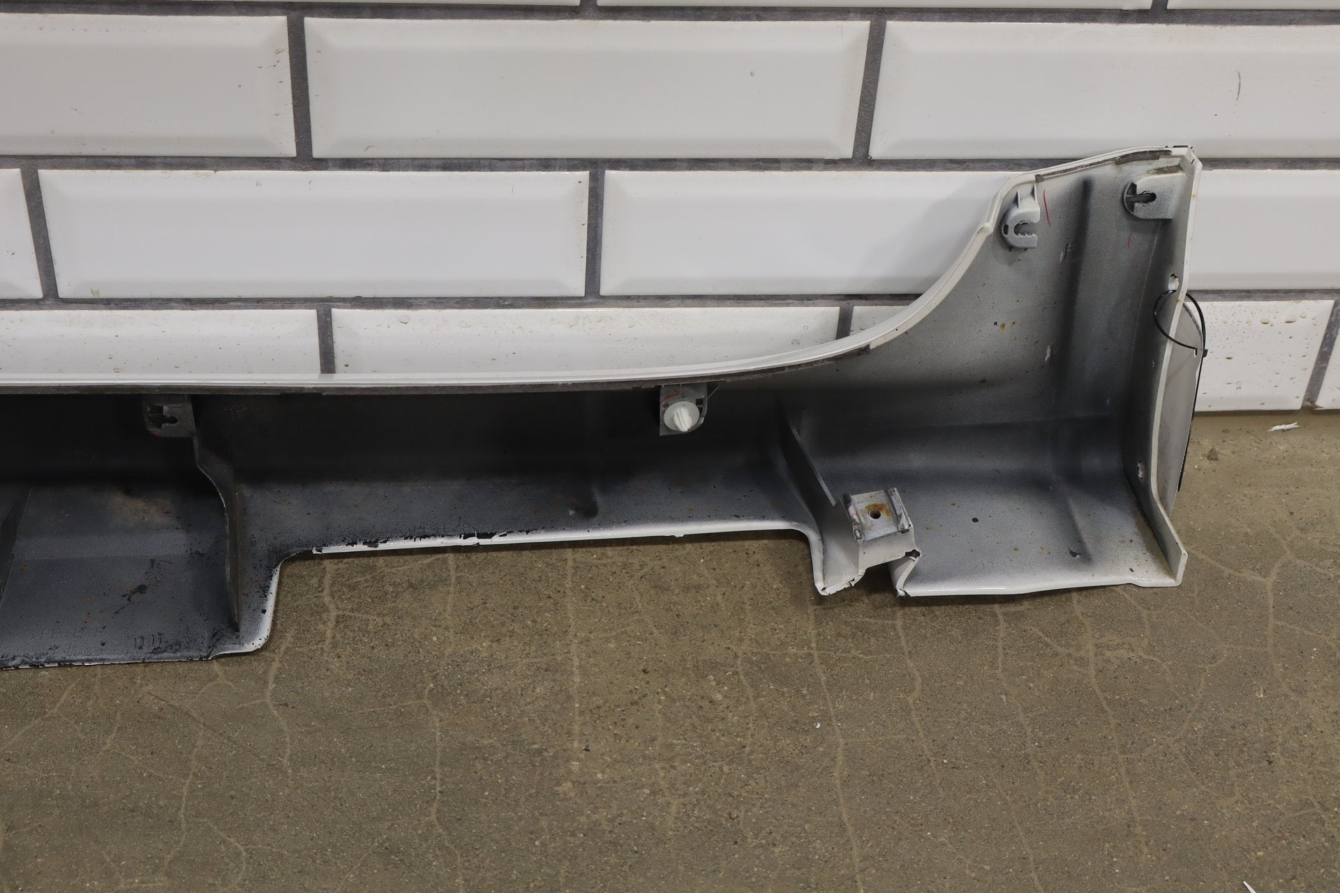 2012-2014 Mitsubishi i-MiEV SE Left Rocker Molding Diamond White Pearl W13