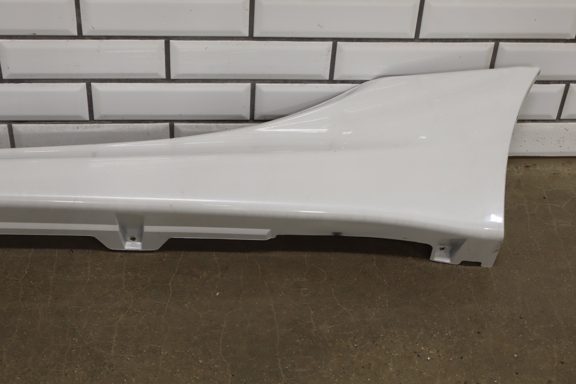 2012-2014 Mitsubishi i-MiEV SE Left Rocker Molding Diamond White Pearl W13