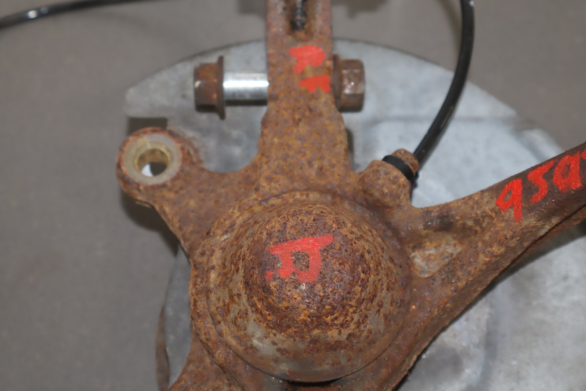 2012-2014 Mitsubishi i-MiEV SE Right Front Spindle