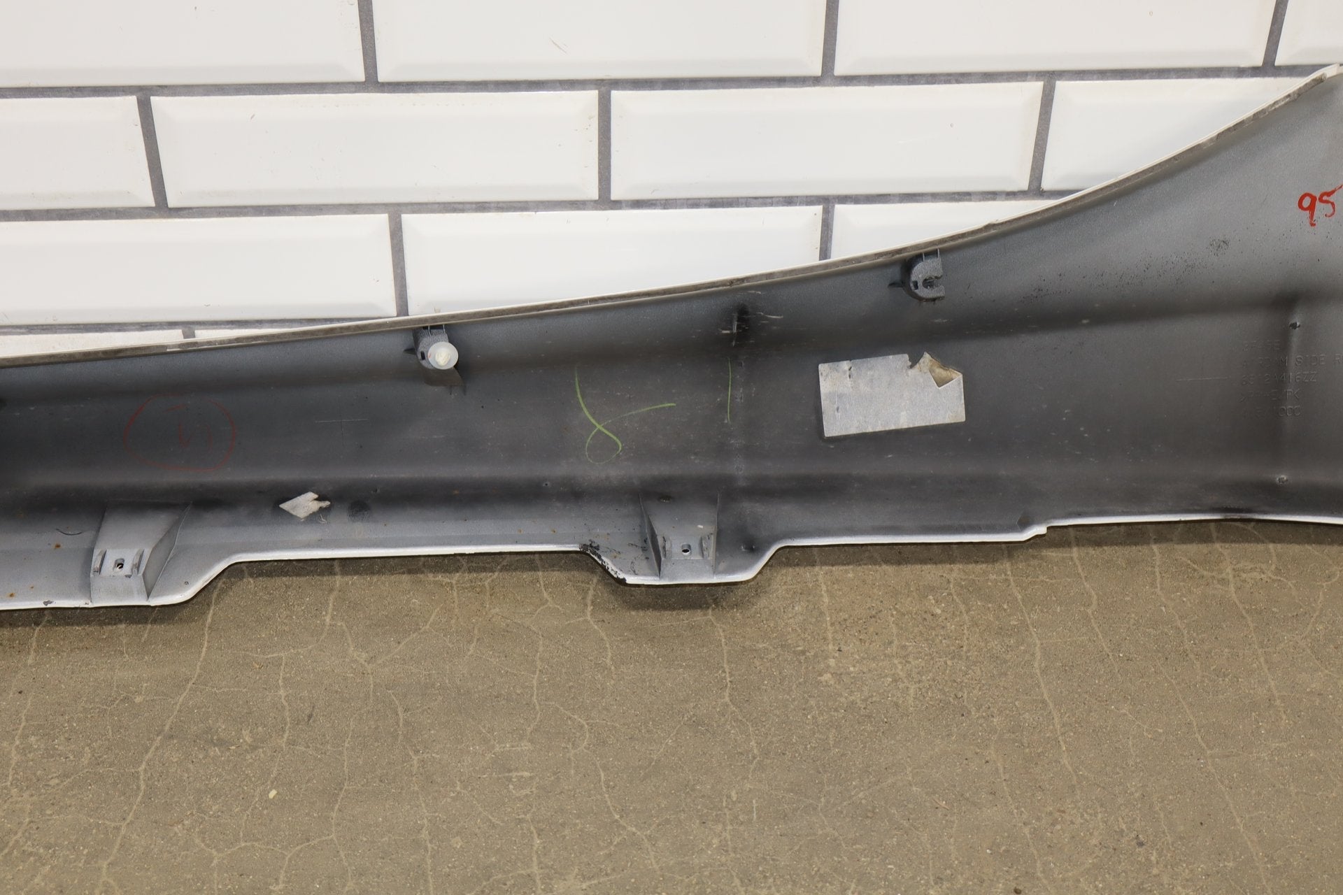 2012-2014 Mitsubishi i-MiEV SE Right Rocker Molding Diamond White Pearl Diamond White Pearl