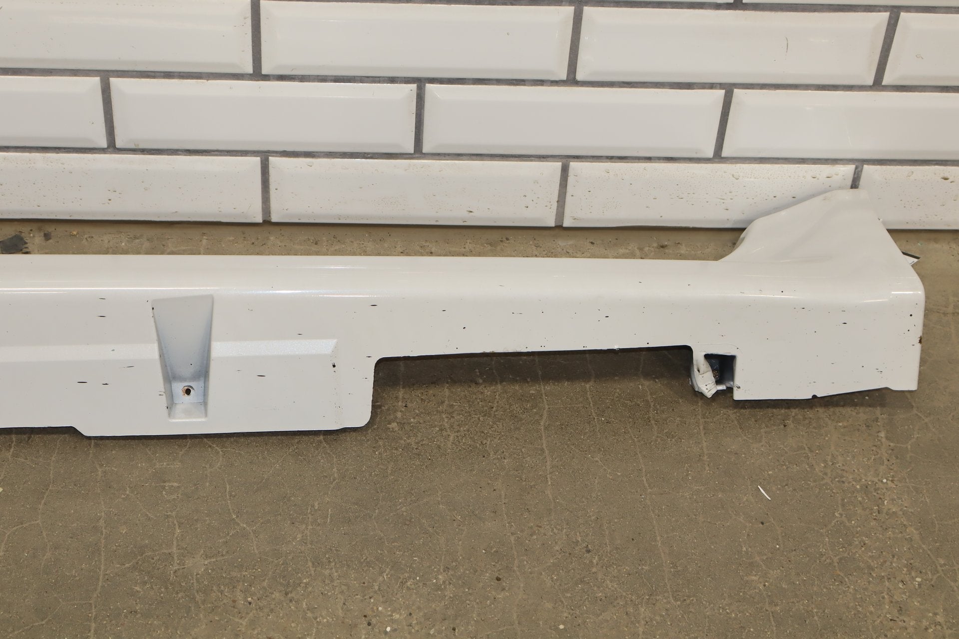 2012-2014 Mitsubishi i-MiEV SE Right Rocker Molding Diamond White Pearl Diamond White Pearl