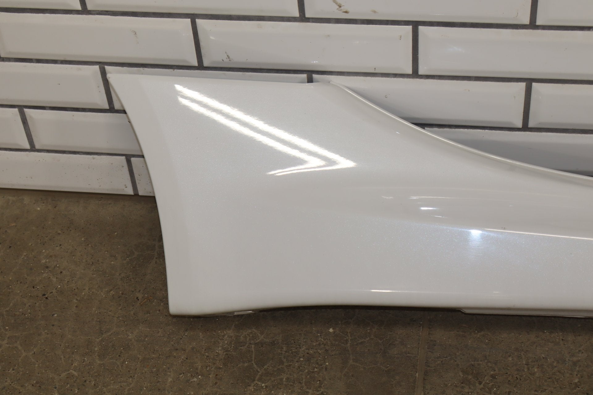 2012-2014 Mitsubishi i-MiEV SE Right Rocker Molding Diamond White Pearl Diamond White Pearl