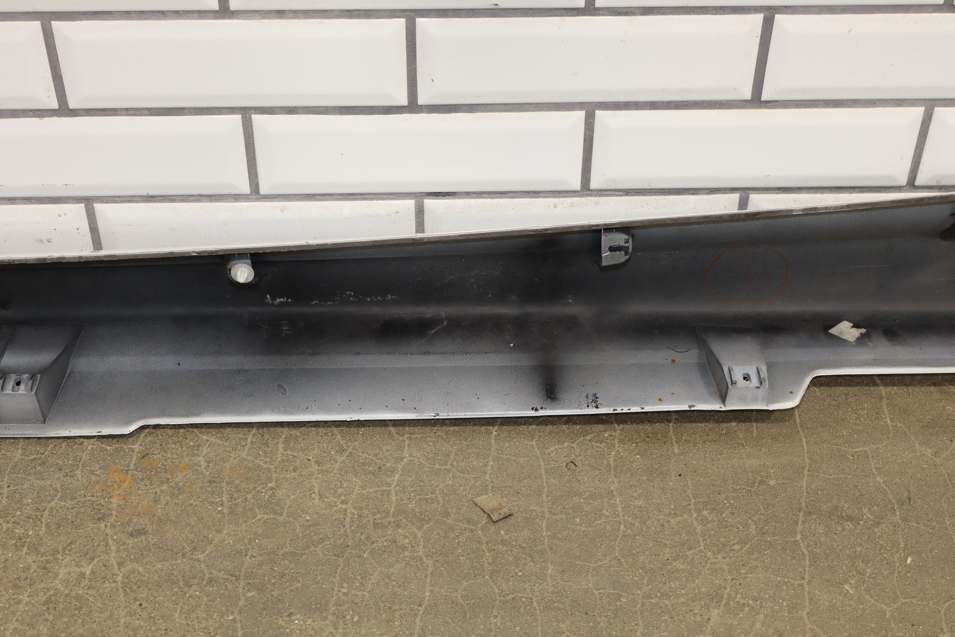2012-2014 Mitsubishi i-MiEV SE Right Rocker Molding Diamond White Pearl Diamond White Pearl