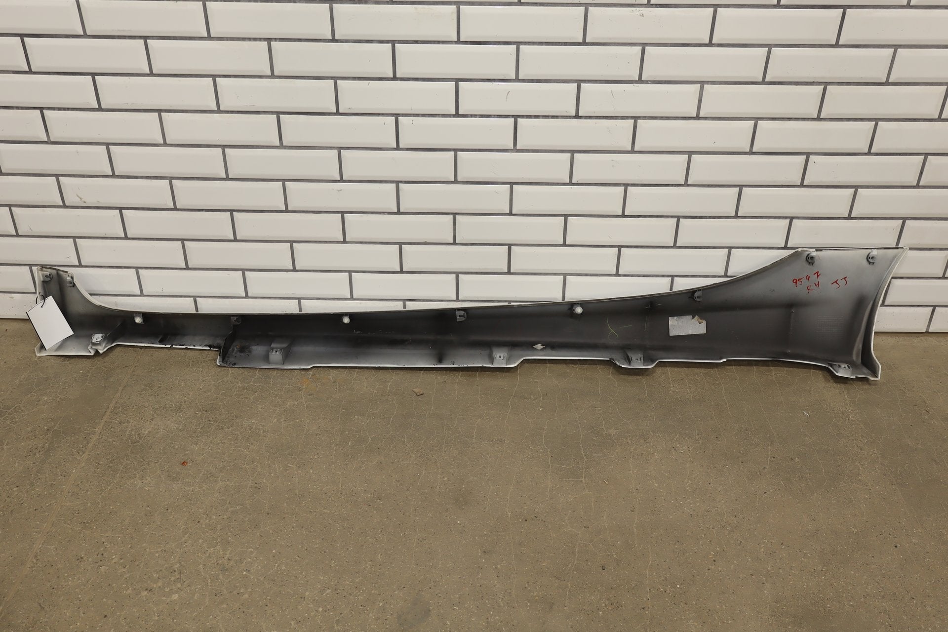 2012-2014 Mitsubishi i-MiEV SE Right Rocker Molding Diamond White Pearl Diamond White Pearl