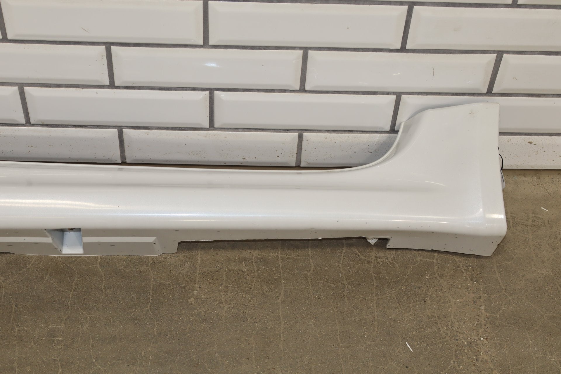 2012-2014 Mitsubishi i-MiEV SE Right Rocker Molding Diamond White Pearl Diamond White Pearl