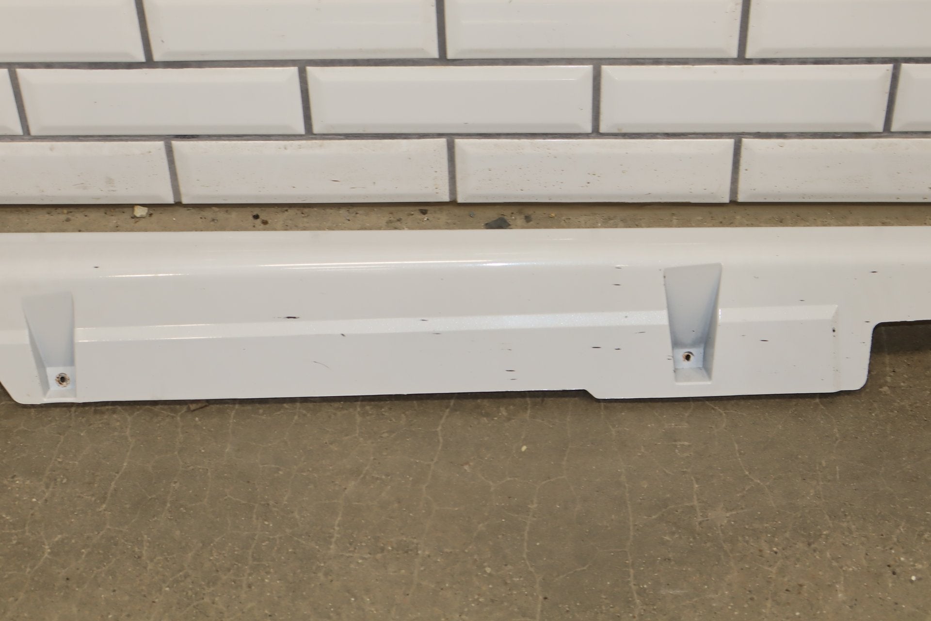 2012-2014 Mitsubishi i-MiEV SE Right Rocker Molding Diamond White Pearl Diamond White Pearl