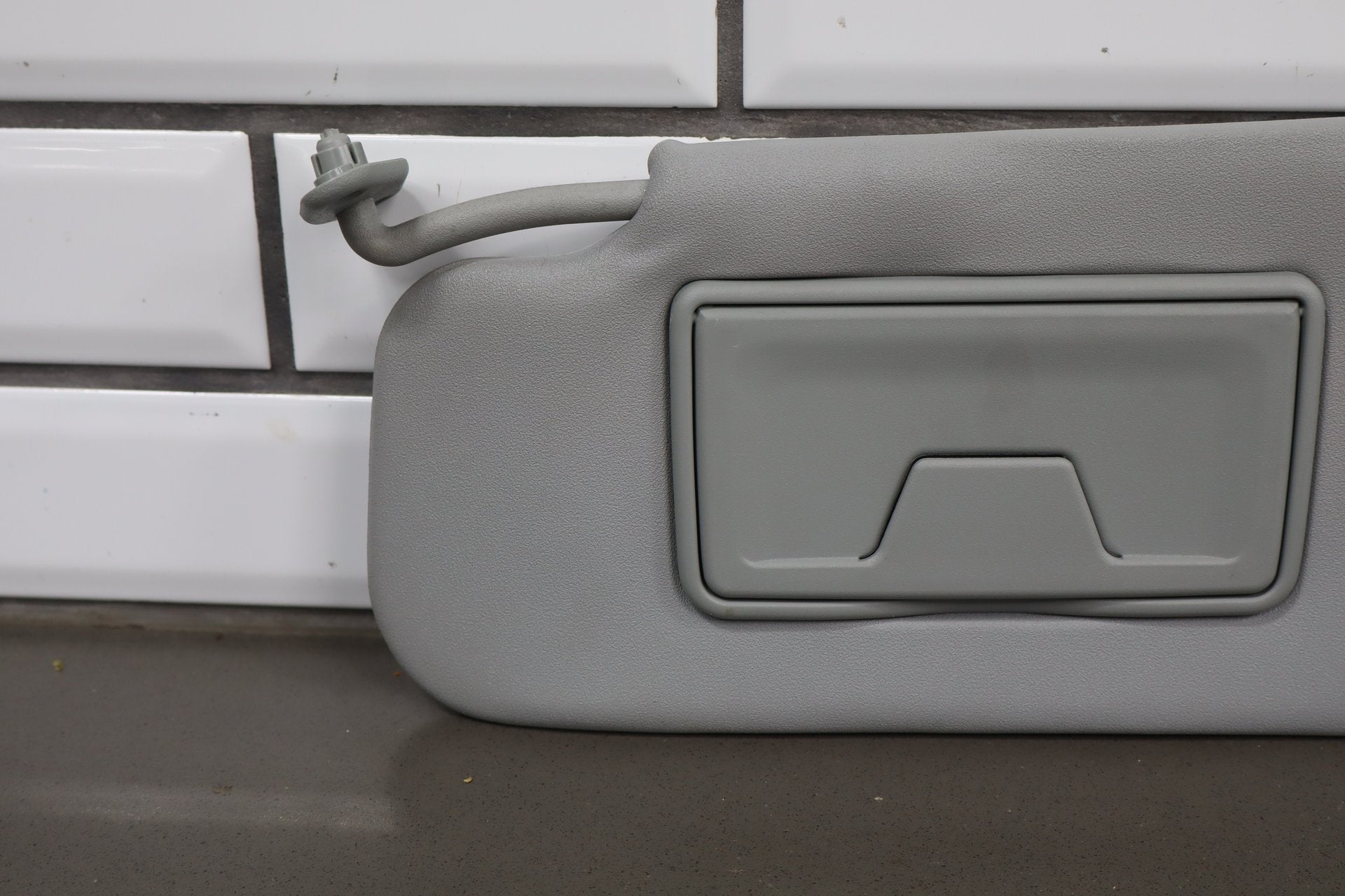 2012-2014 Mitsubishi i-MiEV SE Sun Visor Pair Left/Right Brown 83P