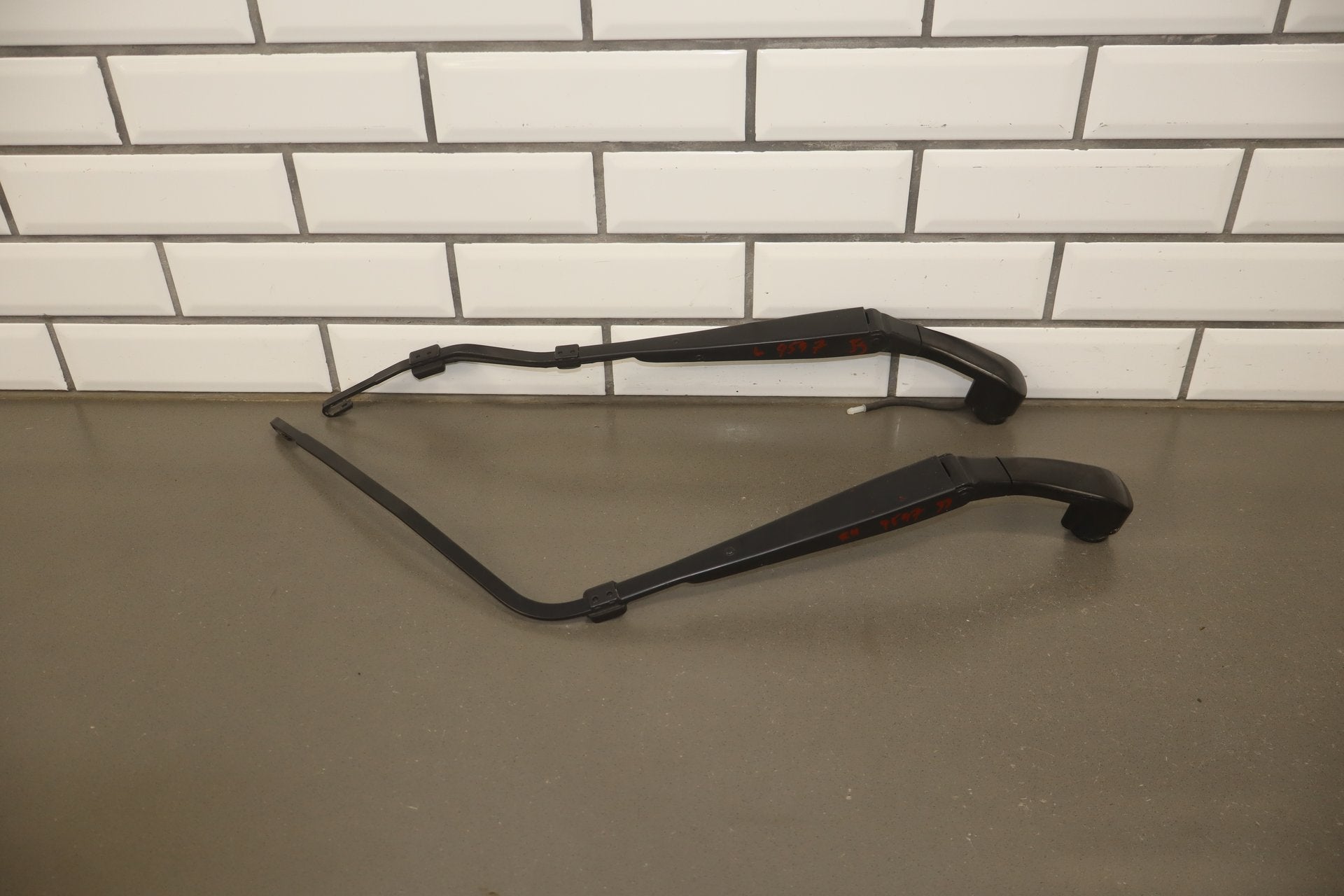 2012-2014 Mitsubishi i-MiEV SE Wiper Arm Pair