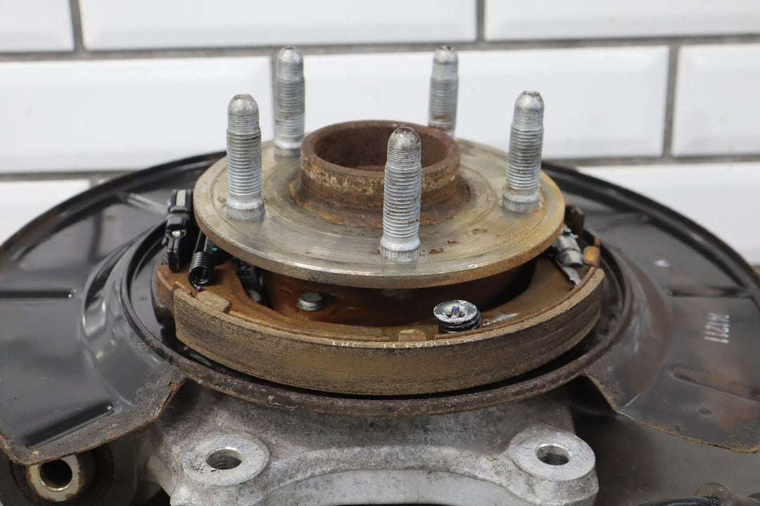2012 - 2015 Chevrolet Camaro SS Left Rear Suspension Spindle 22809066