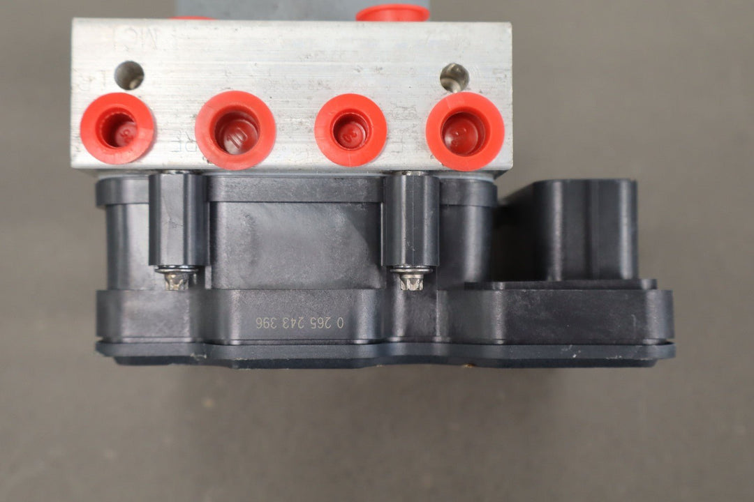 2012 - 2015 Tesla Model S ABS Anti - Lock Brake Pump & Module (6006363 - 00 - C) OEM