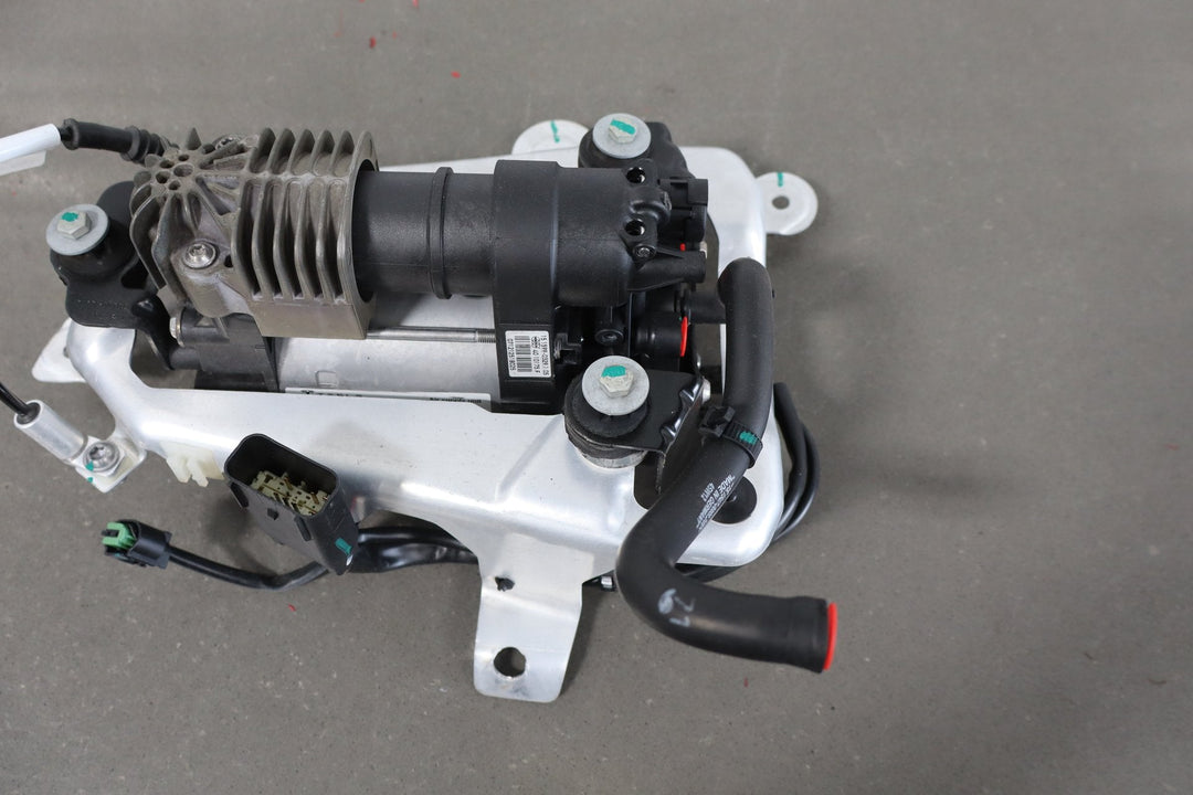 2012 - 2015 Tesla Model S MS Air Suspension Compressor Pump Unit w/ Bracket Assy