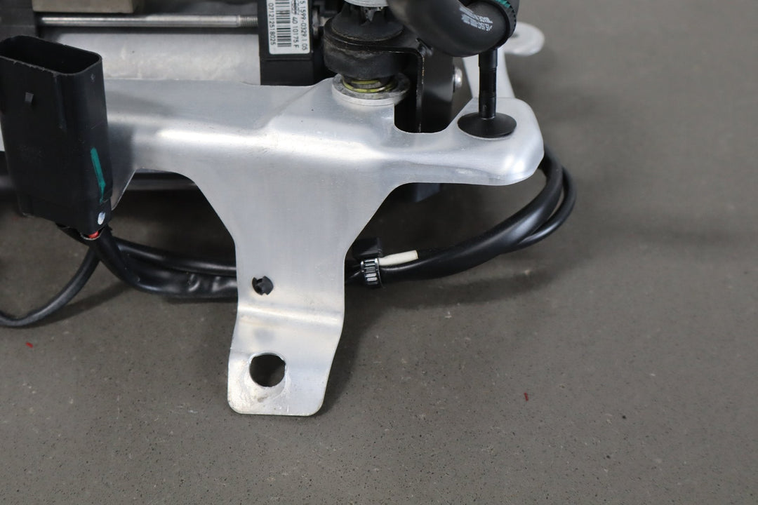 2012 - 2015 Tesla Model S MS Air Suspension Compressor Pump Unit w/ Bracket Assy