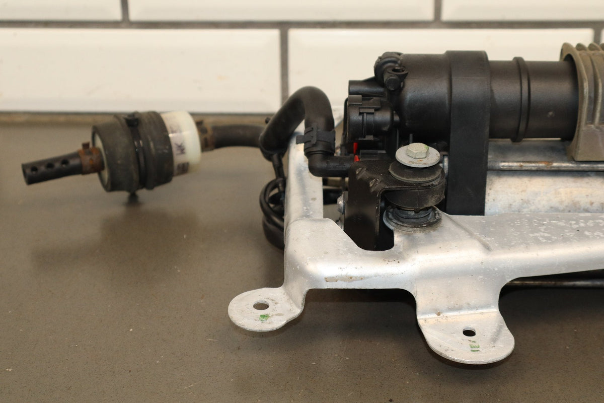2012-2015 Tesla Model S MS Air Suspension Compressor Pump Unit w/ Bracket Assy
