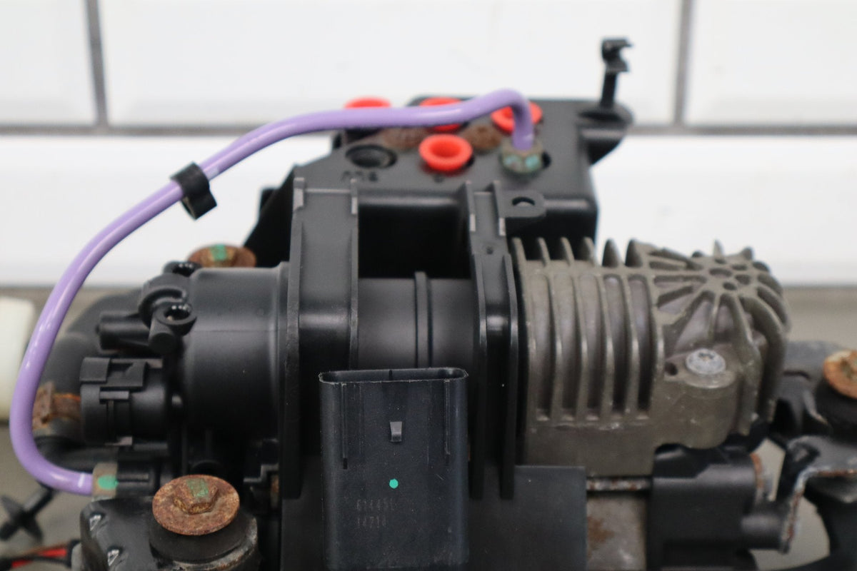 2012-2015 Tesla Model S MS Air Suspension Compressor Pump Unit w/ Bracket Assy