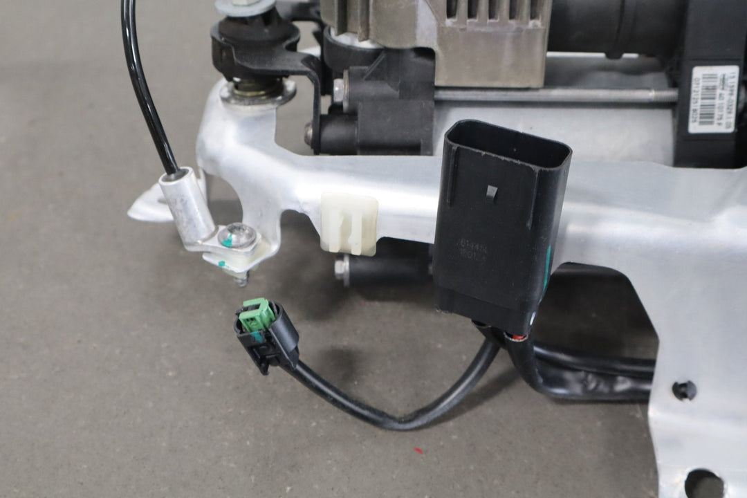 2012 - 2015 Tesla Model S MS Air Suspension Compressor Pump Unit w/ Bracket Assy