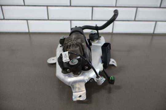 2012 - 2015 Tesla Model S MS Air Suspension Compressor Pump Unit w/ Bracket Assy