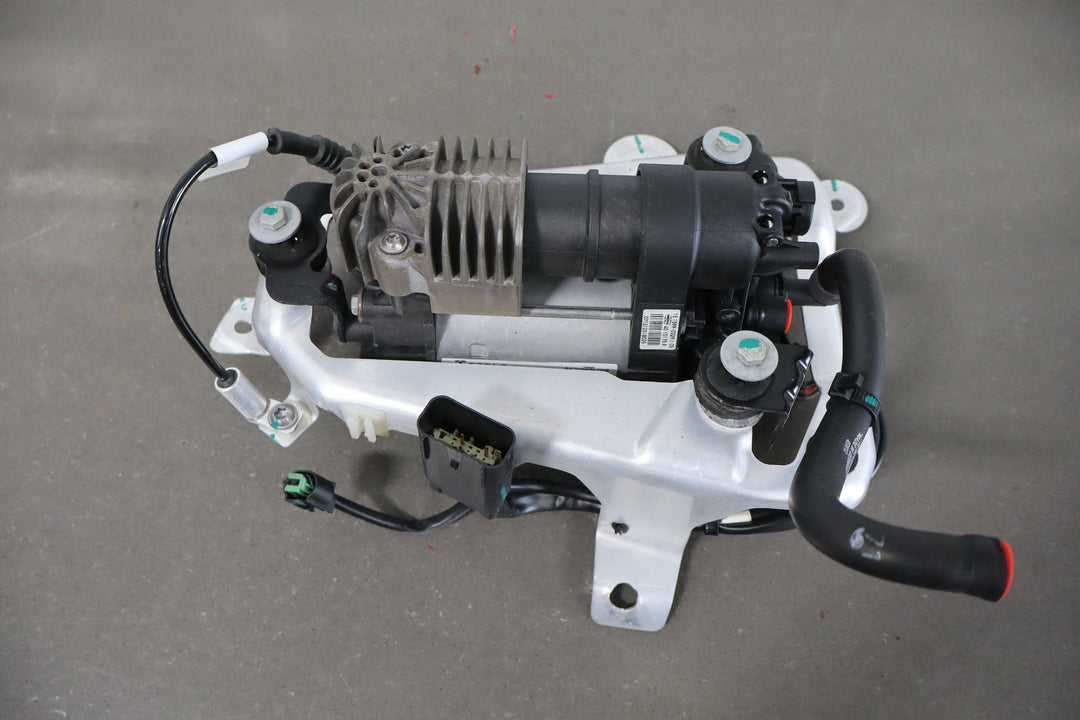 2012 - 2015 Tesla Model S MS Air Suspension Compressor Pump Unit w/ Bracket Assy