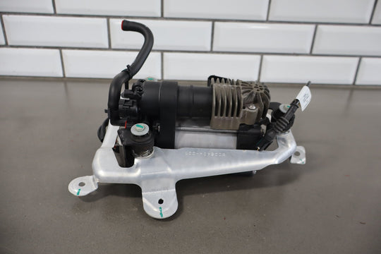 2012 - 2015 Tesla Model S MS Air Suspension Compressor Pump Unit w/ Bracket Assy