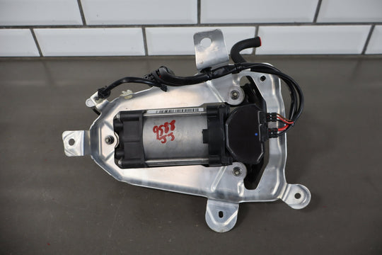 2012 - 2015 Tesla Model S MS Air Suspension Compressor Pump Unit w/ Bracket Assy