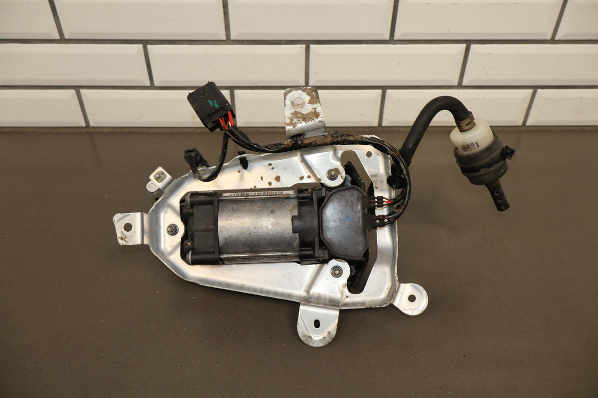 2012-2015 Tesla Model S MS Air Suspension Compressor Pump Unit w/ Bracket Assy
